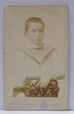 STUDIO M. SCHWARZ , BUCURESTI , COPIL IN UNIFORMA DE MARINAR , FOTOGRAFIE C.D.V. , 1894