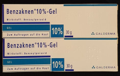 Tretinoin Acnee Pete Cicatrici Benzaknen Peroxid Benzoil 10% foto