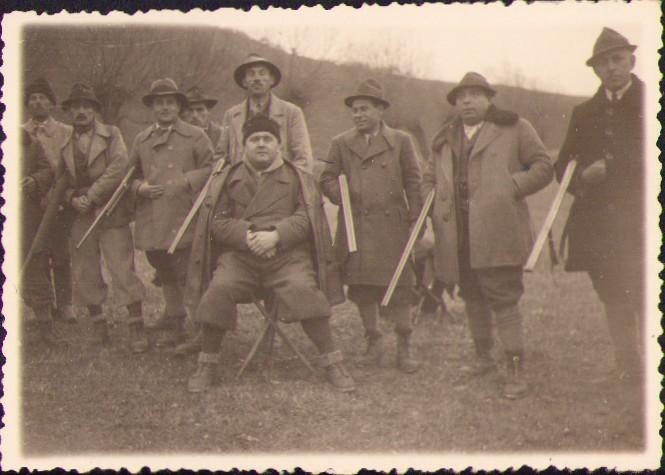 HST M214 Poză v&acirc;nători cu puști 1935 G&acirc;rbău județul Cluj