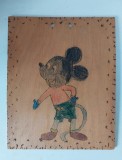 Pirogravura pe placaj, Mickey Mouse, 1979, facut de copil pentru mama lui de 8 Martie (la orele de atelier de la scoala), Romania