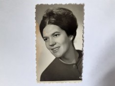 Fotografie cca 6/9 cm cu doamnă 24