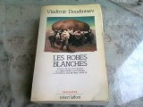 LES ROBES BLANCHES - VLADIMIR DOUDINTSEV (CARTE IN LIMBA FRANCEZA)