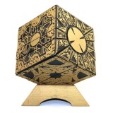 Cub rubik Misterios, din ABS, Gravuri detaliate, 7 cm pe fiecare latura, un suport de 8.5x7.5x2.5 cm, ideal pentru expunerea cubului ca decor, Oem