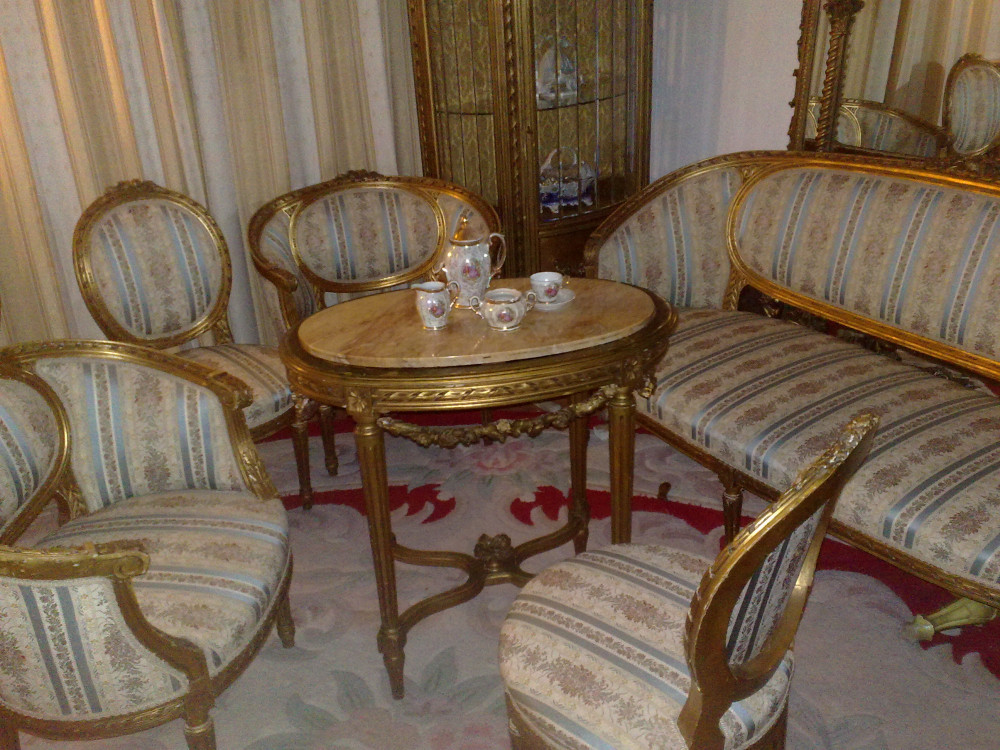 Salon frantuzesc/canapea,fotolii,scaune,masa/baroc/ludovic,lemn nuc,foita  aur | Okazii.ro