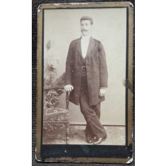 Fotografie tip CDV, barbat cu mustata, sfarsit de secol XIX
