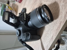 Canon EOS 4000D aproape nefolosit &ndash; doar 600 cadre! Pachet complet: obiectiv 18-55mm, card 16GB, geantă, baterie, &icirc;ncărcător, cutie