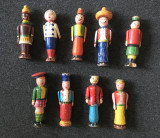 Cumpara ieftin Lot 9 figurine jucarii vechi de lemn, 20 cm