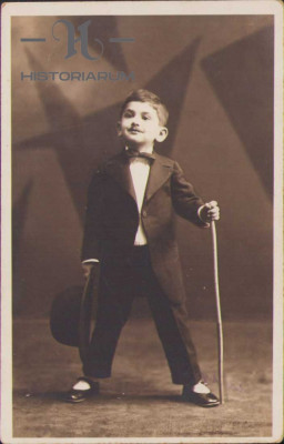 HST P28 Poza copil in costum Charlie Chaplin interbelica foto