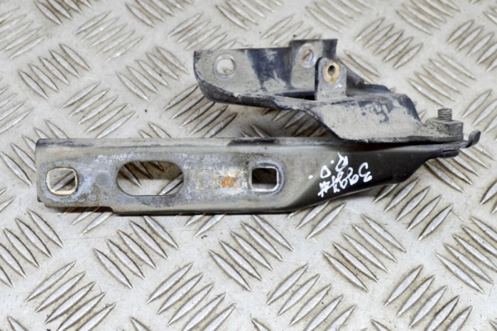 Balama capota dreapta față AUDI A4 Avant 8K5, B8 2010 OEM: 8K0823302D 21467493