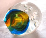 PRESPAPIER CRISTAL COLORAT CU BULE CONTROLATE