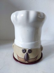 Vas ceramic (gresie) pentru ustensile bucatarie, in forma de cap de bucatar, decorativ, 17cm inaltime