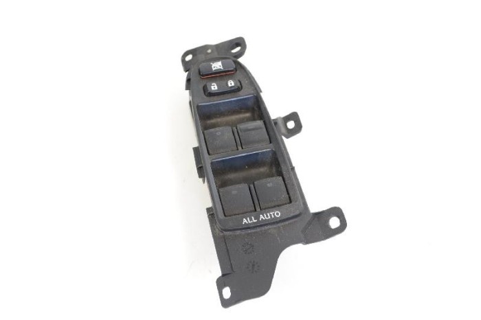 Buton geam ușă dreapta față LEXUS GS III GRS19_, UZS19_, URS19_ 2006 OEM: 84040-30210 4040341