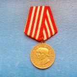 F830-I-Medalia RPR-Eliberarea de sub jugul fascist bronz aurit stare foarte buna