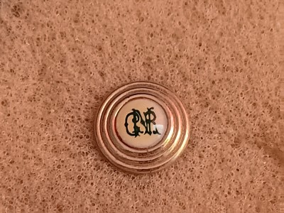 QW9 N2 83 - insigna - tematica cromatica - initialele CNR foto