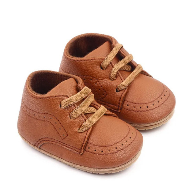 Pantofiori maro eleganti pentru bebelusi (Marime Disponibila: 3-6 luni (Marimea