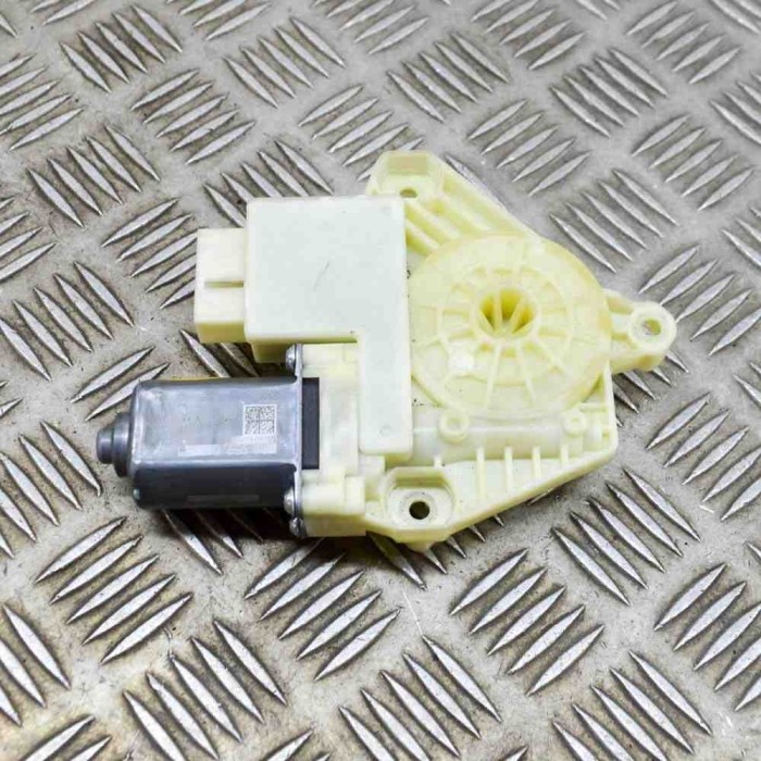 Motor macara geam ușă st&acirc;nga spate VW PASSAT Variant B8 3G5 2015 OEM: 5Q4959812E,A75516-110,A64674-113 18279719