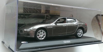 Macheta Maserati Ghibli (M157) 2016 - WhiteBox 1/43 (Leo Models) foto