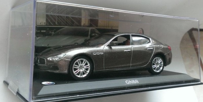 Macheta Maserati Ghibli (M157) 2016 - WhiteBox 1/43 (Leo Models)