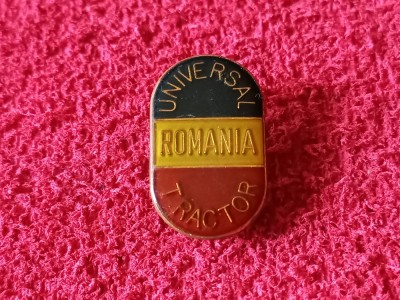 Insigna auto - &amp;quot;UNIVERSAL Tractor&amp;quot; Brasov - ROMANIA foto