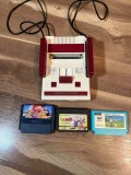 Nintendo Family Computer (Famicom) HVC-001 + 3 jocuri | Testată și perfect funcțională