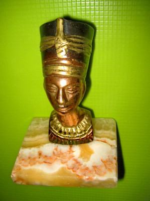 8421-Statuieta Faraon Egipt- alama colorata aurita soclu marmura. foto