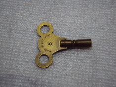 cheie veche din bronz pentru ceas - 4mm foto