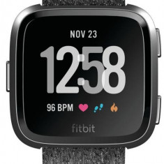 Ceas activity tracker Fitbit Versa, Bluetooth, NFC, Rezistenta la apa (Gri)