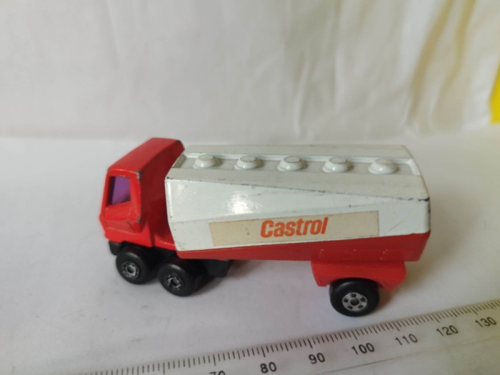 bnk jc Matchbox 63d Freeway Gas Tanker Castrol - RAR