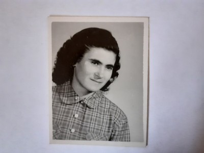 Fotografie cca 3/6 cm cu femeie &amp;icirc;n 1933 foto