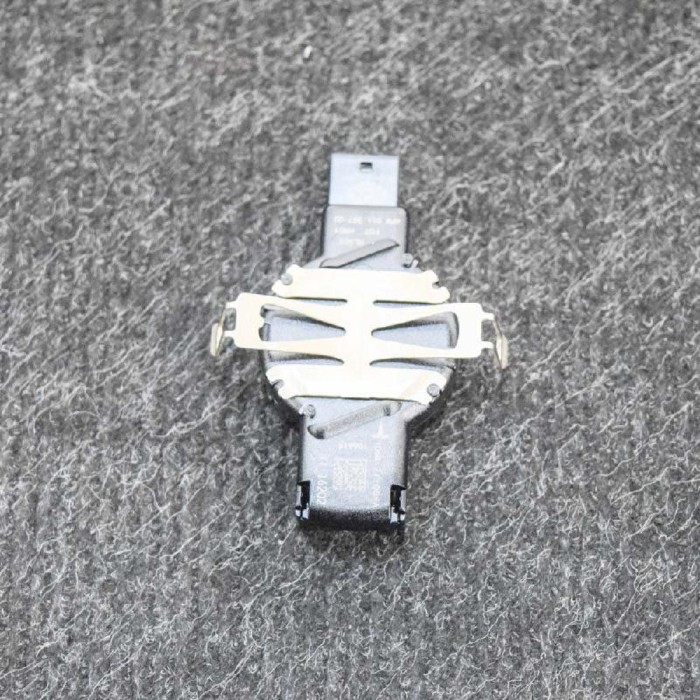 Senzor de ploaie TESLA MODEL X 2016 OEM: 1068171-00-A6PW011357-20 4111799
