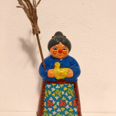 Figurina ceramica batranica bunica gospodina, obiect decor casa