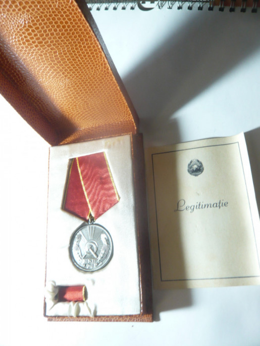 Medalia Muncii RSR , cutie originala , bareta , Legitimatie 1966