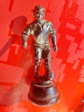 H404-I-Statuieta mica veche-Fotbalist bronz stativ lemn interbelica stare buna, inaltime 8 cm.