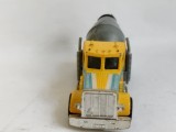 bnk jc Matchbox Peterbilt Cement Mixer - 1/80