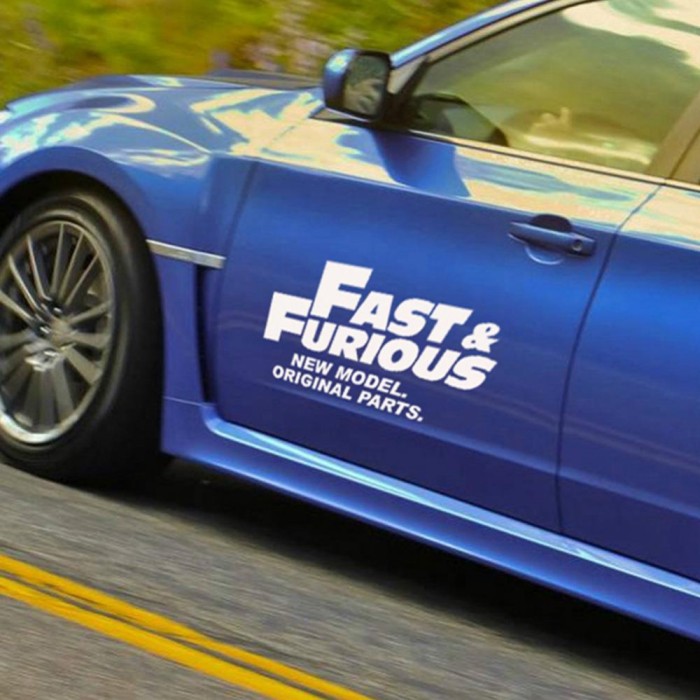 Sticker auto Fast &amp; Furious alb 50 cm x 22,3 cm
