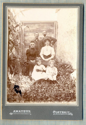 AB FOTO CABINET 151 - FAMILIE IN TINUTA DE EPOCA - AMATEUR PORTRAIT foto