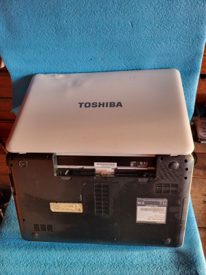 laptop TOSHIBA Satellite L850-12V - incomplet - pentru piese - foto