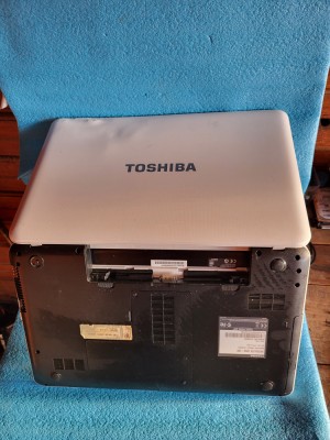 laptop TOSHIBA Satellite L850-12V - incomplet - pentru piese - foto