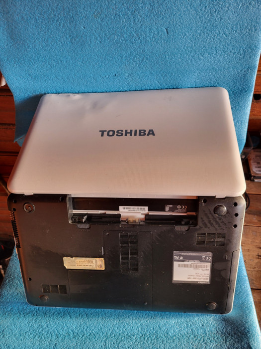 laptop TOSHIBA Satellite L850-12V - incomplet - pentru piese -