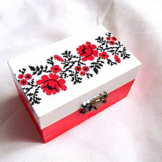 cutie din lemn cu model floral traditional 33787