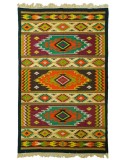 Covor traditional vintage din l&acirc;nă 150&times;235 cm, țesut la război, model geometric tip kilim/scoarță, cu franjuri