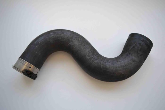 Furtun intercooler dreapta TOYOTA HILUX VII Pick-up _N1_, _N2_, _N3_ 2009 OEM: NĖRA