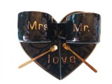 Cumpara ieftin Set 2 cesti de cafea cu suport in forma de inima, Love, Mr, Mrs, Negru, 105MK