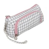 Penar textil pentru rechizite cu model alb in carouri, compartiment dublu si prindere cu carabina, 22 cm