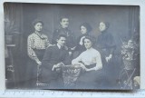 Carte poștală foto Rom&acirc;nia &ndash; portret de grup 1911 cu dedicație manuscrisă