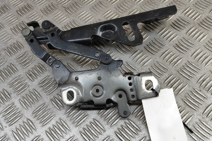 Balama capota dreapta față BMW 3 F30, F80 2017 OEM: 7286344 | 31539988