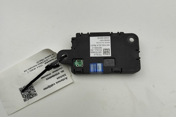 Amplificator de antena TESLA MODEL 3 2019 OEM: 1447430-00-A,955921001 30484055