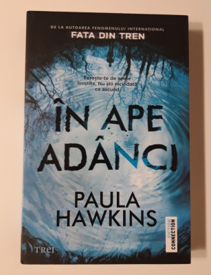 Paula Hawkins In ape adanci foto