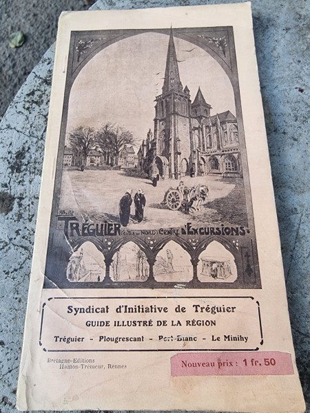 Syndicat d&#039;Initiative de Treguier. Guide Illustre de la Region Treguier - Plougrescant - Port Blanc - Le Minihy