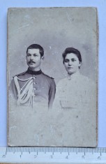 Fotografie de cuplu &ndash; Militar rom&acirc;n &amp; soție &ndash; Joseph T&ouml;r&ouml;k București 1911